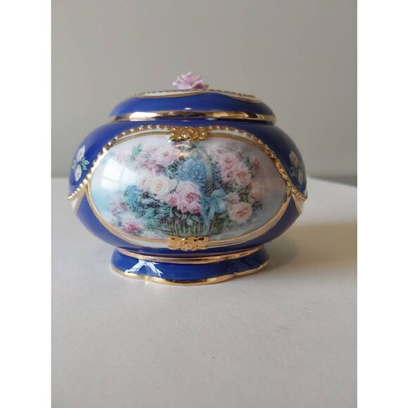 Lena Liu's Basket Bouquets 1999 Music Box Roses - Picture 2 of 8